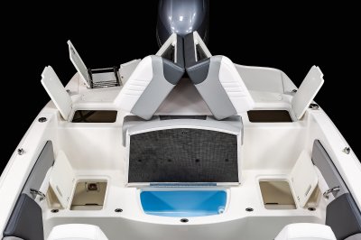 19 SSi Outboard - Aft Utility Access 
