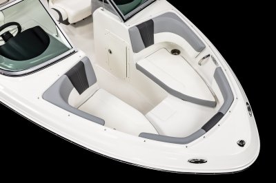 Chaparral 19 SSi OB with the center cushion removed to give a safe entry point into the boat. 