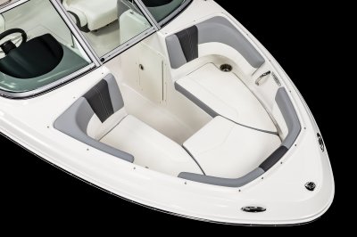 Chaparral 19 SSi OB deep bow seating and wraparound cushioning. 