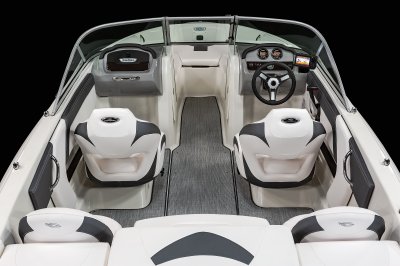 19 SSi Outboard Ski & Fish  - Cockpit 