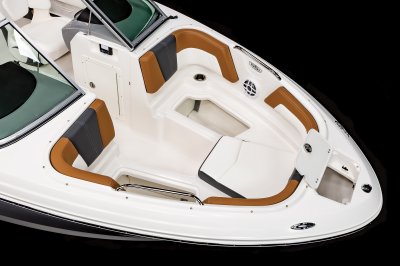 21 SSi Outboard Bow Storage 