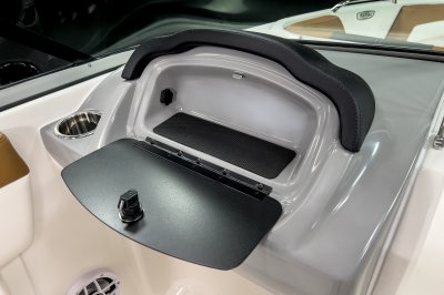 21 SSi Outboard Glove Box 