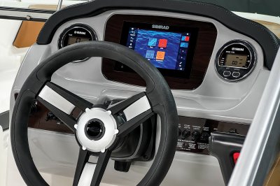 21 SSi Outboard Helm Dash 