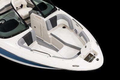 Chaparral 21 SSi OB open anchor locker and bow casting deck 