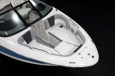 Chaparral 21 SSi OB deep bow seating and wraparound cushioning. 