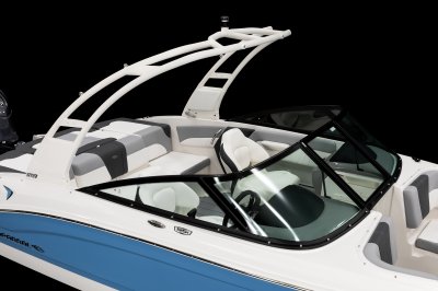 Chaparral 21 SSi OB MTX tower in upright position 