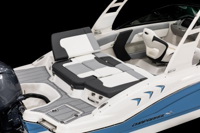 Chaparral 21 SSi OB sun lounge in upright position 