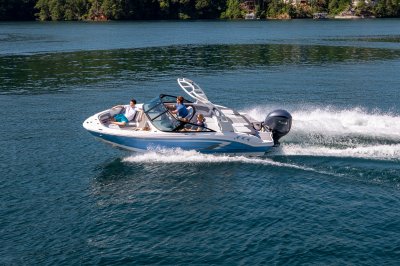Chaparral 21 SSi OB cruising on a lake with four passengers front port view. 