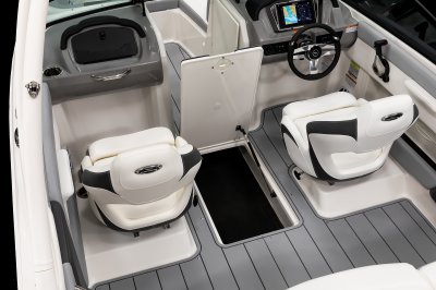 Chaparral 21 SSi OB floor storage in the cockpit sized to fit large items 