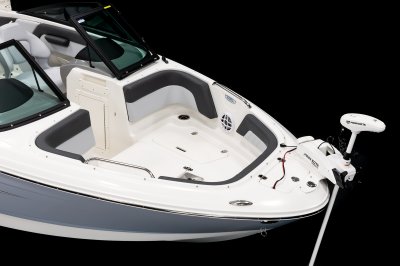 Chaparral 21 SSi OB Ski & Fish bow casting deck with diamond non-skid coating 