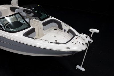 Chaparral 21 SSi OB Ski & Fish cushions move to reveal a non-skid casting deck and mount for fishing chair. 
