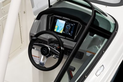 Chaparral 21 SSi OB Ski & Fish helm dash close up featuring Simrad display 