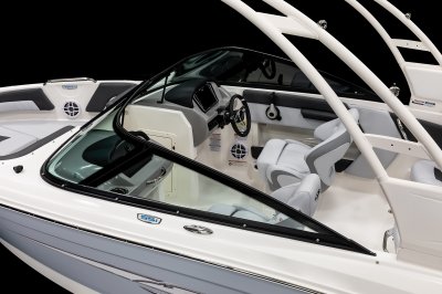 Chaparral 21 SSi OB Ski & Fish windshield and helm 