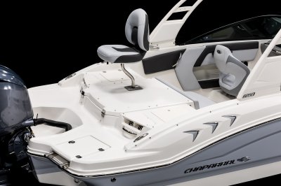 Chaparral 21 SSi OB Ski & Fish removable seat on transom casting deck 