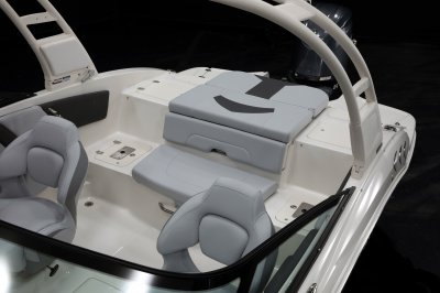 Chaparral 21 SSi OB Ski & Fish cushions are removable to create a safe entry point into the boat. 