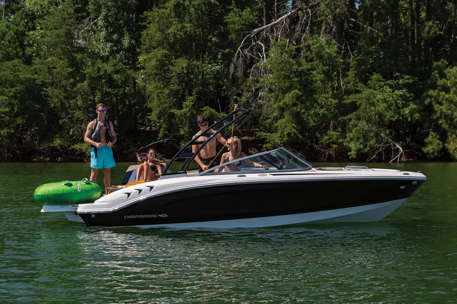 http://www.chaparralboats.com/images/inventoryImages/21s_20/1500px/SSi-21-Tubing-20.jpg