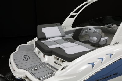 Chaparral 21 SSi sunpad converts into a starboard-facing chaise lounge 