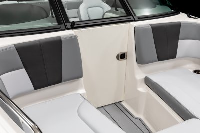 Chaparral 21 SSi weather door located in the bow. 