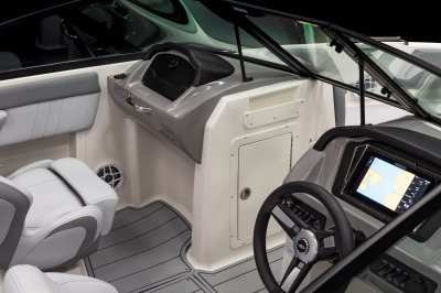 Chaparral 21 SSi port console with glove compartment. 