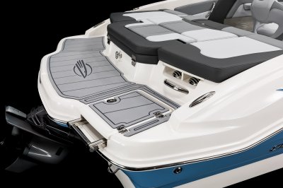 Chaparral 21 SSi swim platform. 