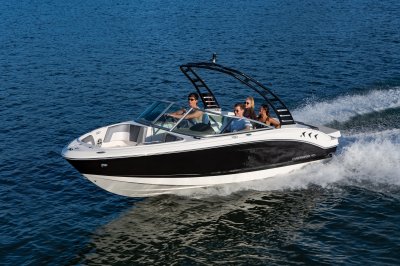 Chaparral 21 SSi cruising on a lake with 4 friends in the cockpit 