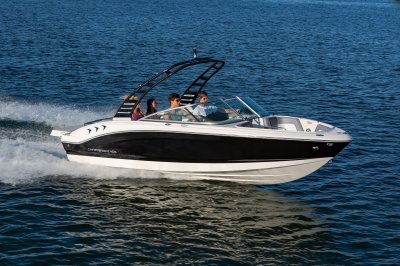 Chaparral 21 Ssi cruising on a lake with four friends in the large cockpit 