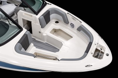 Chaparral 21 SSi storage in the bow and console as well as anchor storage 