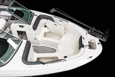 21 SSI Ski & Fish - Bow Storage 