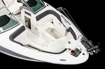 Chaparral 21 SSi Ski & Fish bow storage compartments and anchor locker 