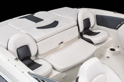 Chaparral 21 SSi Ski & Fish rear bench seat with two moveable fishing seats. 