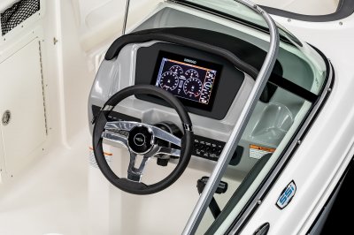 Chaparral 21 SSi Ski & Fish helm dash with Simrad G07 and fiberglass console 