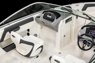 Chaparral 21 SSi Ski & Fish port console with locking glovebox and side storage compartment 