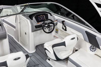 Chaparral 23 SSi OB captain's chair with padded armrest and bucket seat with flip-up bolster. 