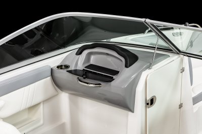 Chaparral 23 SSi OB locking glovebox on the port console with a non-slip mat. 
