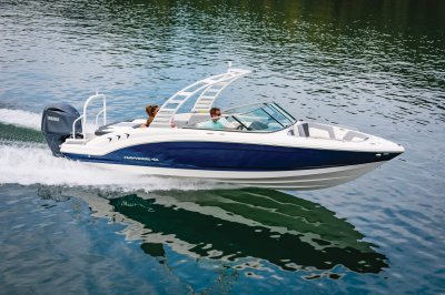 Chaparral 23 SSi OB cruising on a calm lake with 2 adults and 2 kids. 