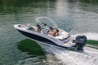 Chaparral 23 SSi OB cruising on lake with 4 passengers rear port view. 