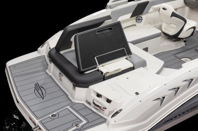 Chaparral 23 SSi aft cushions removed to show walkway from cockpit to swim platform. 