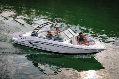 Chaparral 23 SSi cruising on lake with 3 passengers front port view. 