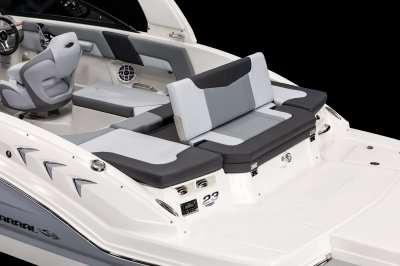 haparral 23 SSi sunpad can change into a rear facing bench that gives easy access to the water 