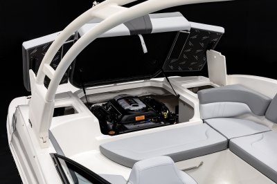Chaparral 23 SSi transom utility access 