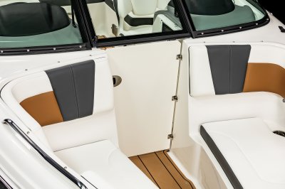 Chaparral GTS 3 one-piece weather door separates the bow from the cockpit. 