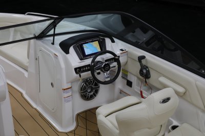 Chaparral GTS 3 helm station with tilting steering wheel and touchscreen display 