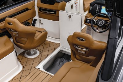 Chaparral GTS 6 floor storage in the cockpit 