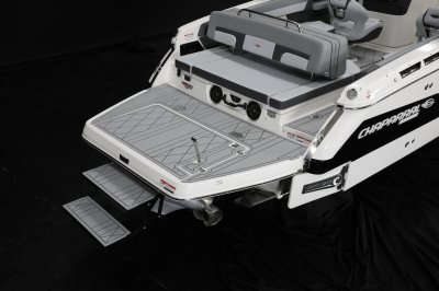 Chaparral GTS 6 with the award winning Infinity E-Z Step deployed 