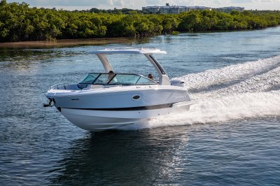 Chaparral 270 OSX cruising in the ocean with 2 passengers front port view 