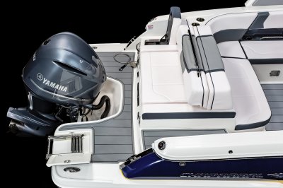Chaparral 270 OSX bench seats fold out to create aft-facing lounge chair. 