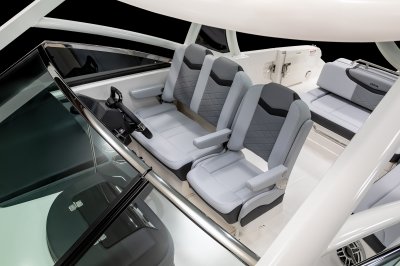 Chaparral 280 OSX has a triple-wide helm chair with armrests and flip-up bolsters. 