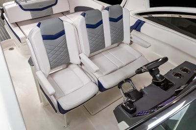 300 OSX - Helm Seats 