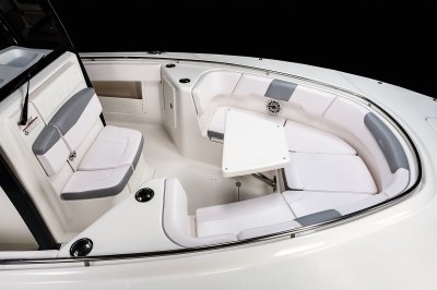 R302 - Bow Dinette 