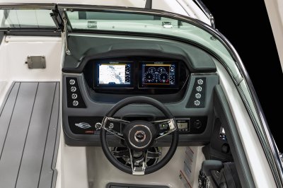 Chaparral 247 SSX with twin Simrad G07 displays and a tilting steering wheel. 